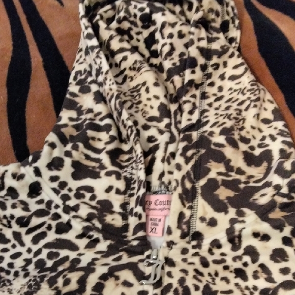 Juicy Couture Animal Print Hooded Romper - Picture 4 of 11